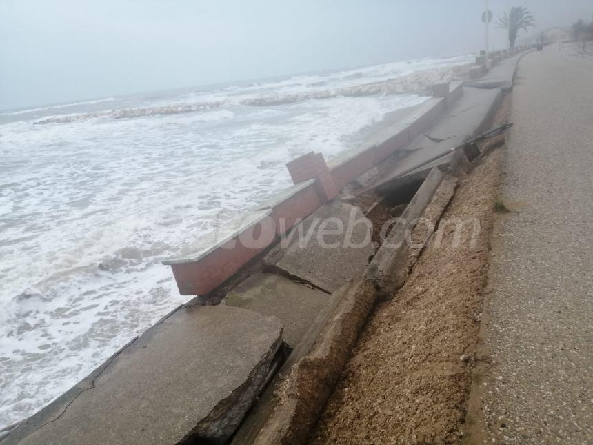 Pioggia e mareggiate, nuovo crollo sul lungomare nord di Casalbordino