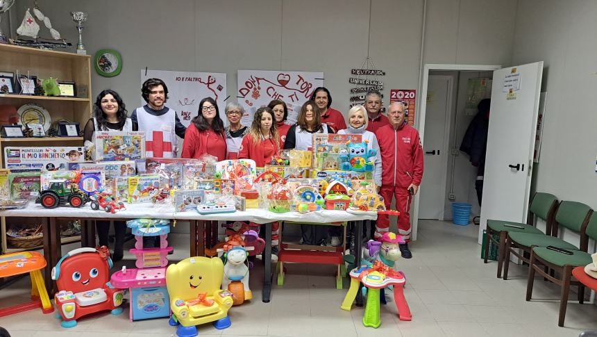 Sensibili e generosi, doni raccolti dalla Croce Rossa per bimbi meno fortunati