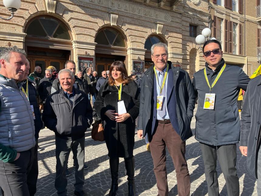 Oltre 60 trattori e centinaia di agricoltori alla giornata del ringraziamento Coldiretti