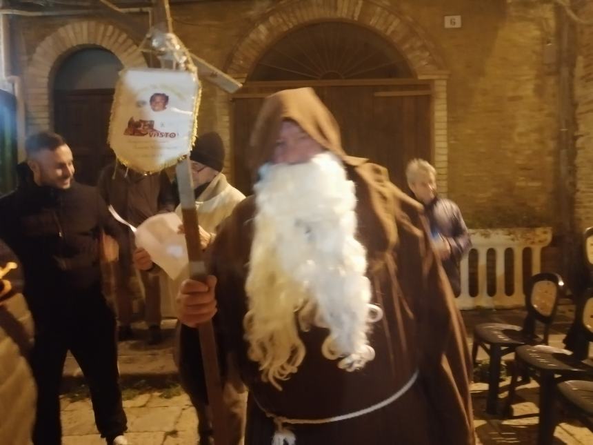 Vasto ha omaggiato "Lu Sand'Andunie" con due cori nel centro storico 