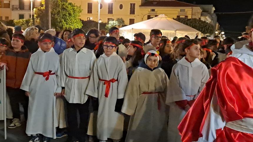 Impazza la tradizione del San Sebastiano, il canto coinvolge adulti e ragazzi