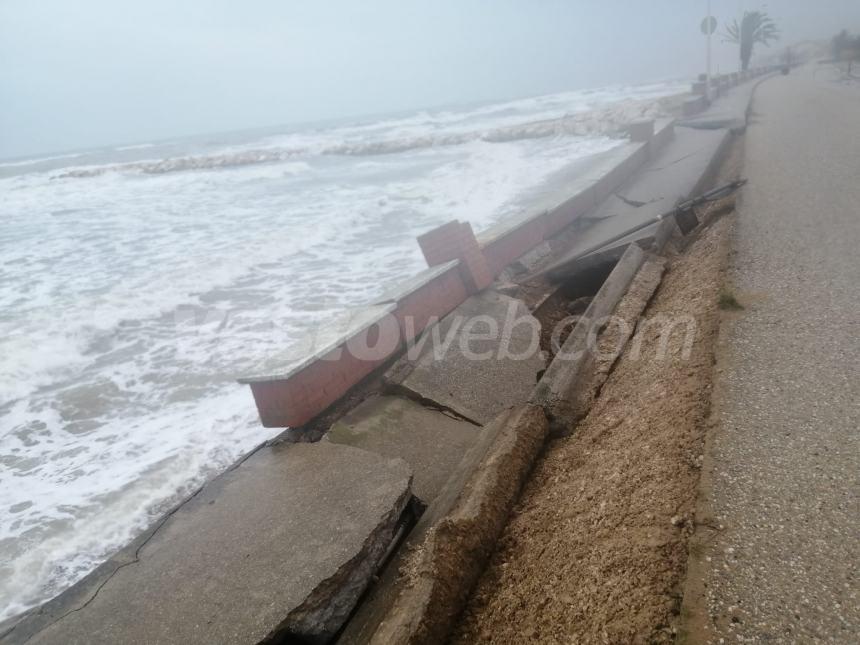 Pioggia e mareggiate, nuovo crollo sul lungomare nord di Casalbordino