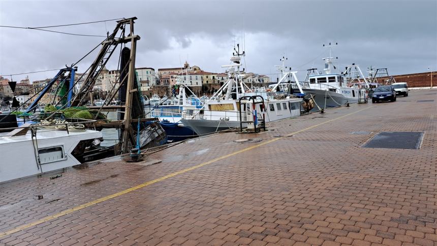 Pescherecci fermi al porto di Termoli