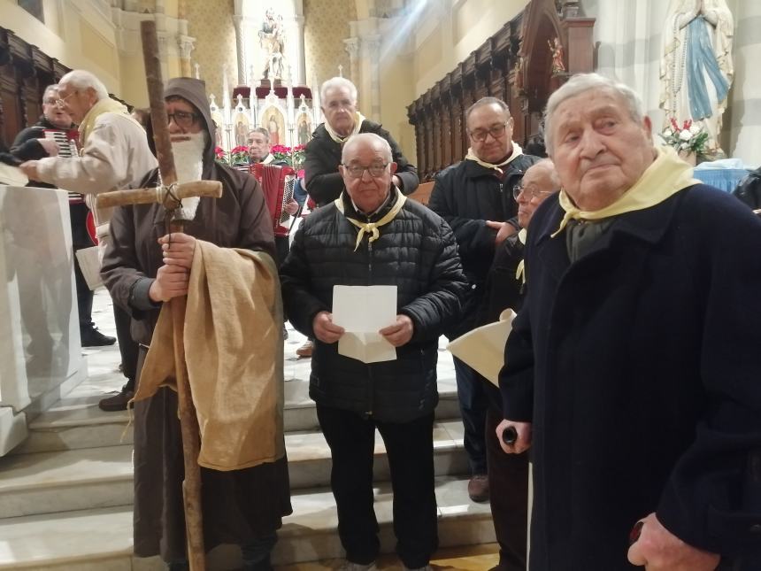 Vasto ha omaggiato "Lu Sand'Andunie" con due cori nel centro storico 