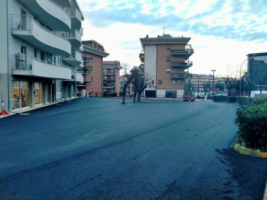 Rifacimento manto stradale: ultimato il parcheggio in via Alessandrini