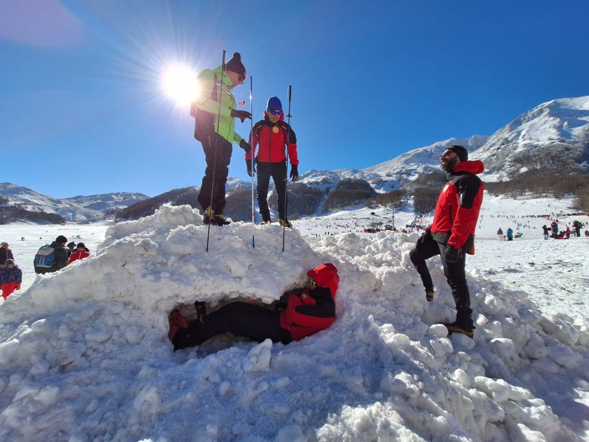 «Sicuri con la neve», il Soccorso Alpino fa prevenzione