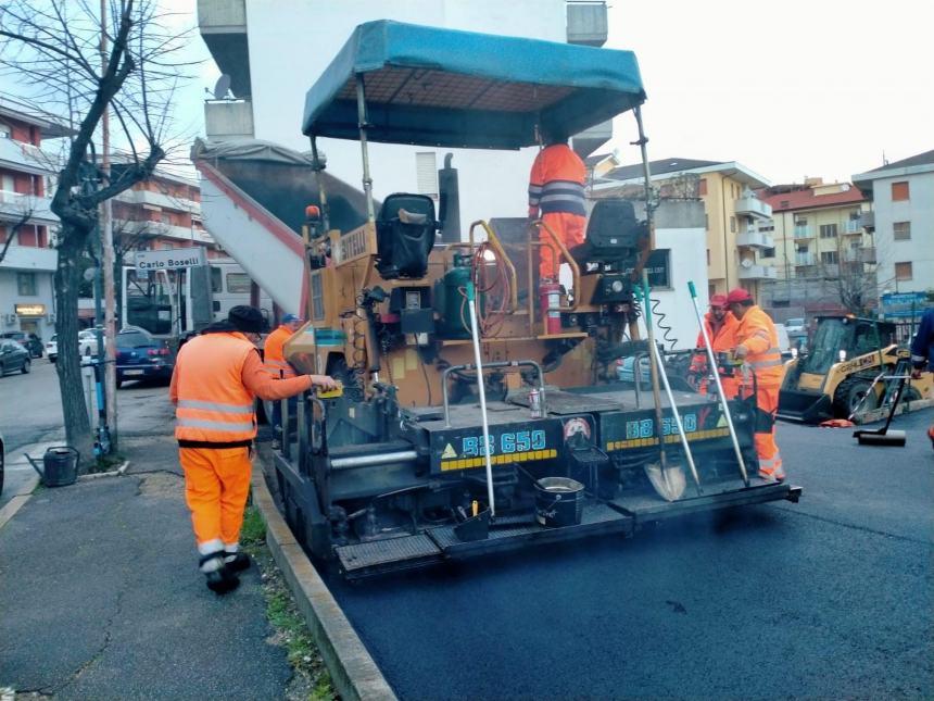 Rifacimento manto stradale: ultimato il parcheggio in via Alessandrini