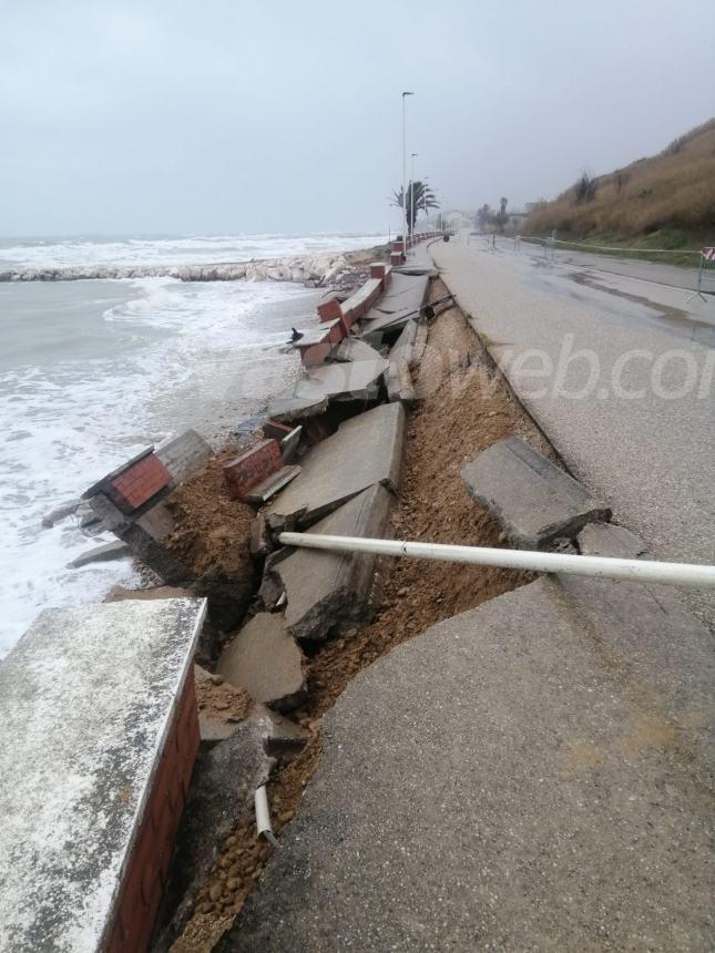 Pioggia e mareggiate, nuovo crollo sul lungomare nord di Casalbordino