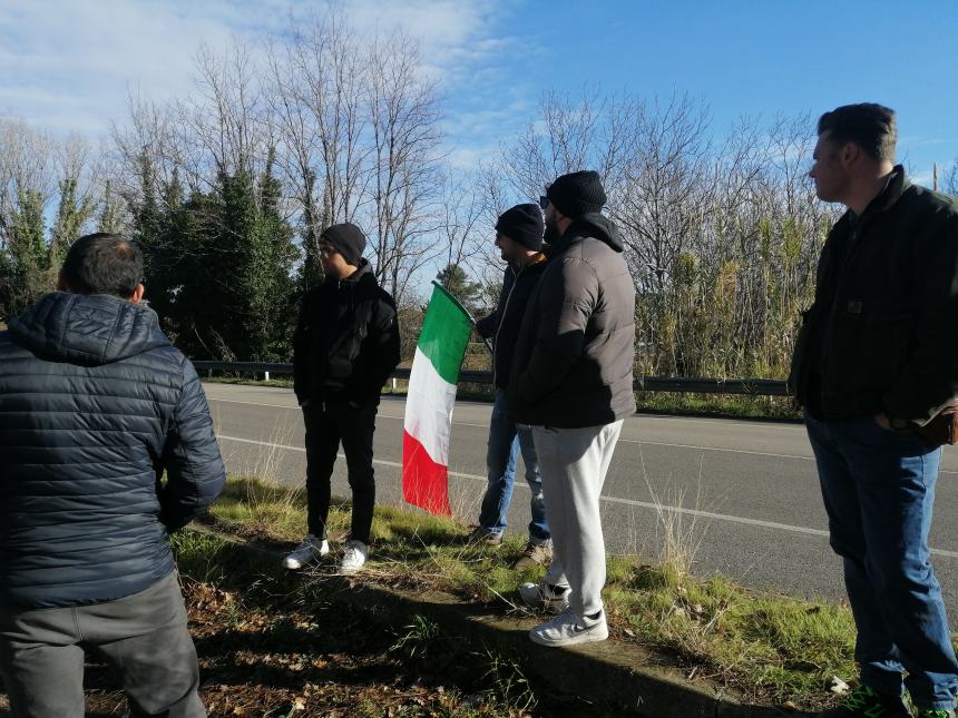 Agricoltori protestano a Vasto: "Non si può più coltivare, i costi ci stanno massacrando"