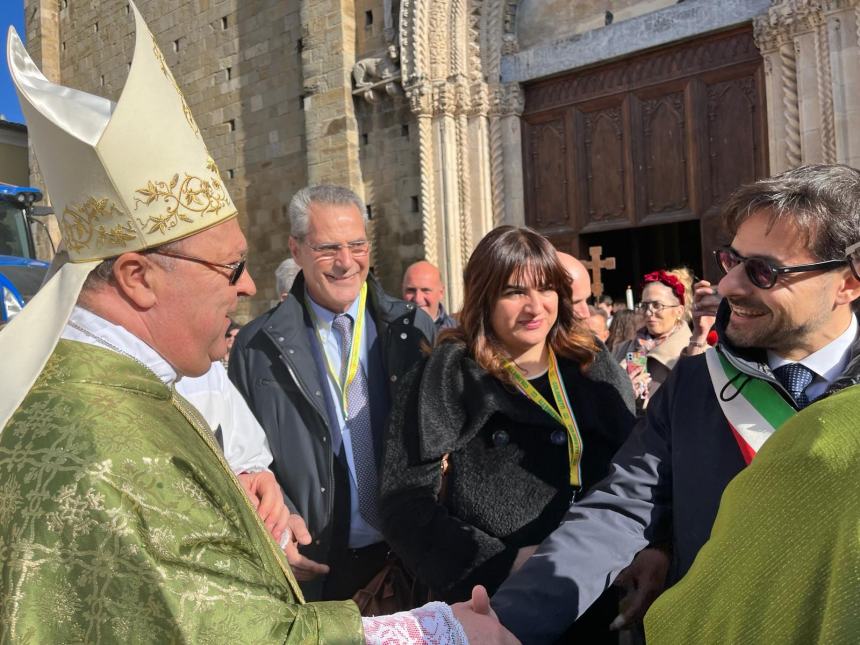 Oltre 60 trattori e centinaia di agricoltori alla giornata del ringraziamento Coldiretti