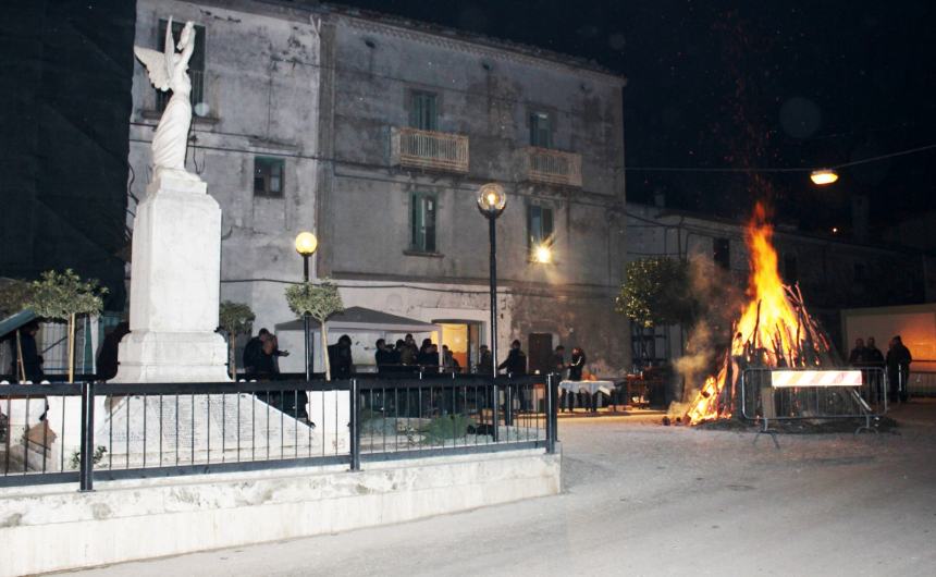 A Colletorto i fuochi in onore di Sant'Antonio Abate