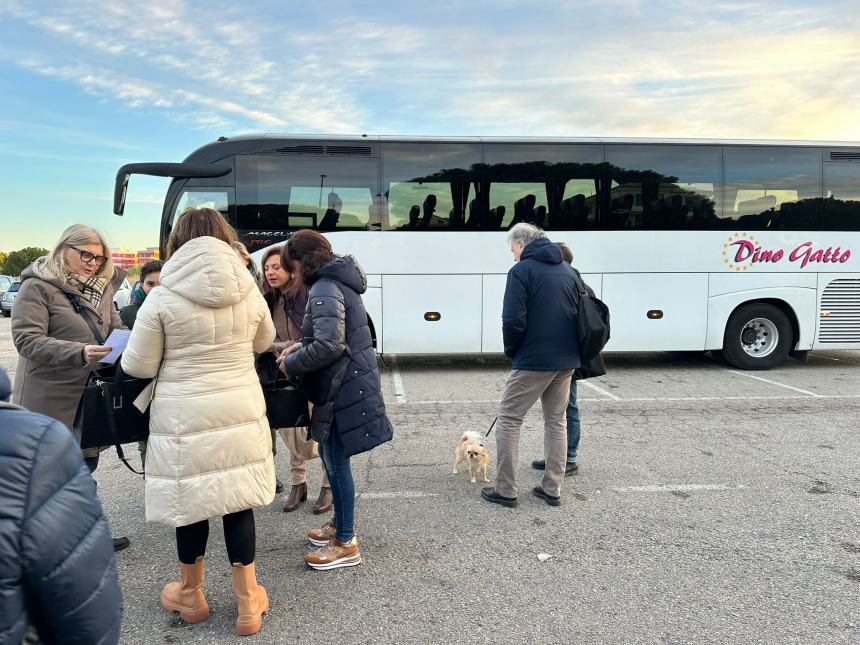 Dimensionamento scolastico: la comunità della "Schweitzer" in missione al Consiglio regionale