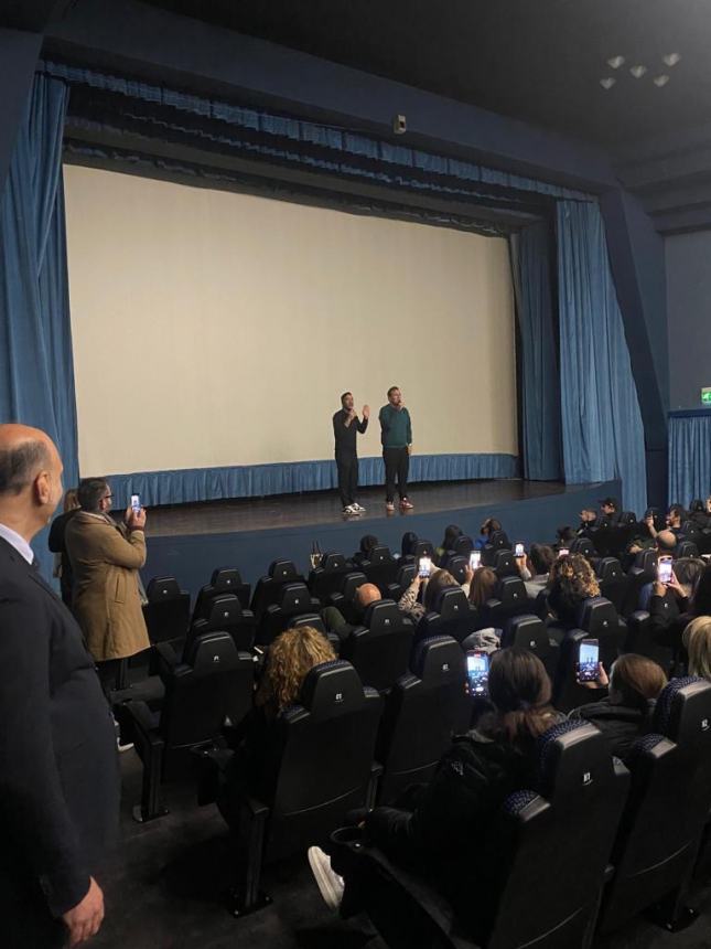 In tantissimi al cinema di Vasto per i saluti di Pio e Amedeo 