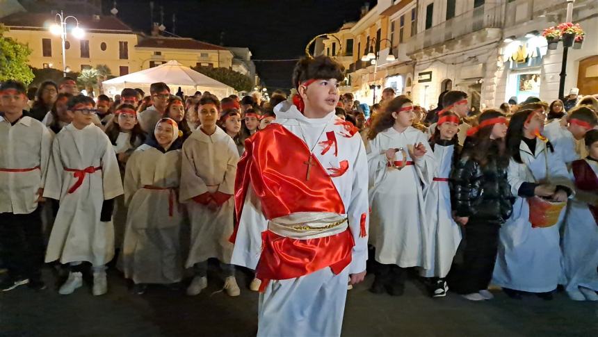 Impazza la tradizione del San Sebastiano, il canto coinvolge adulti e ragazzi