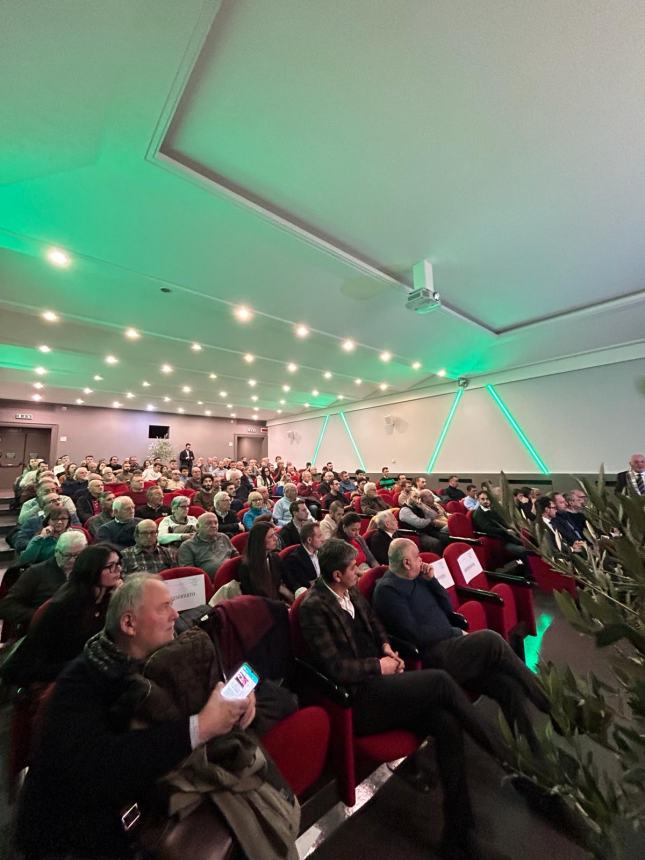 “Il futuro del nostro extravergine”, in tantissimi al seminario sull'olio abruzzese