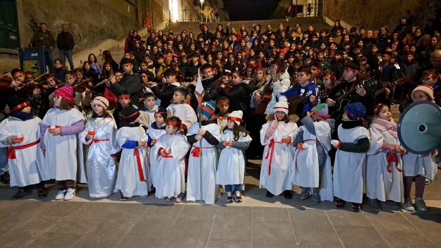 Impazza la tradizione del San Sebastiano, il canto coinvolge adulti e ragazzi