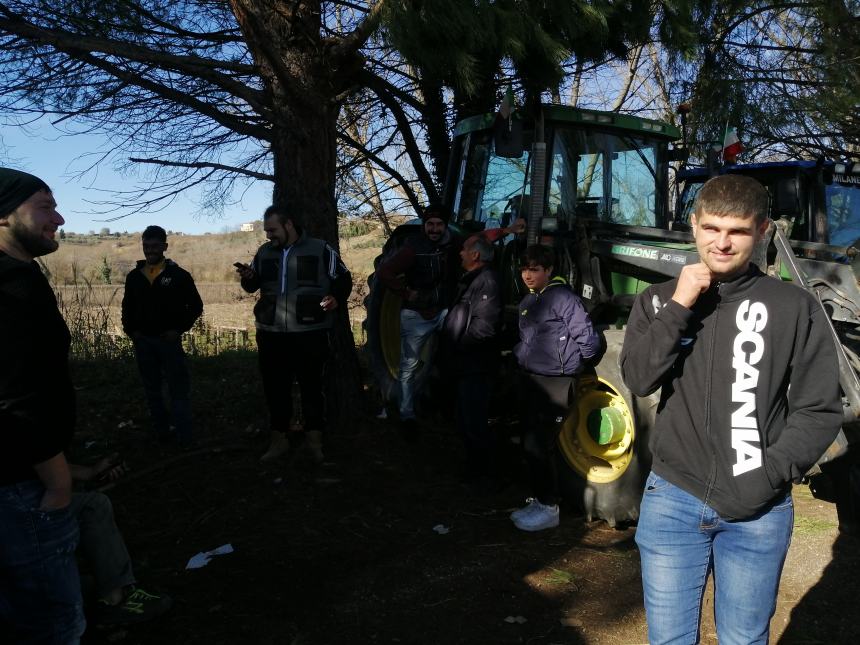 Agricoltori protestano a Vasto: "Non si può più coltivare, i costi ci stanno massacrando"