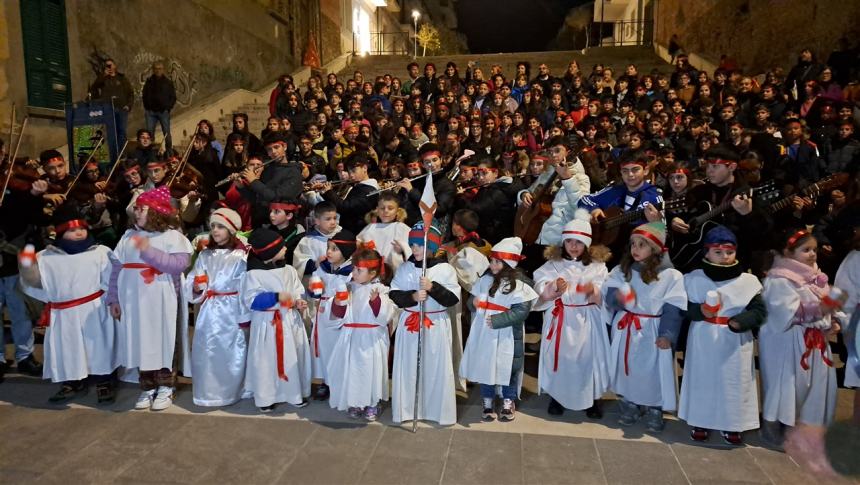 Impazza la tradizione del San Sebastiano, il canto coinvolge adulti e ragazzi