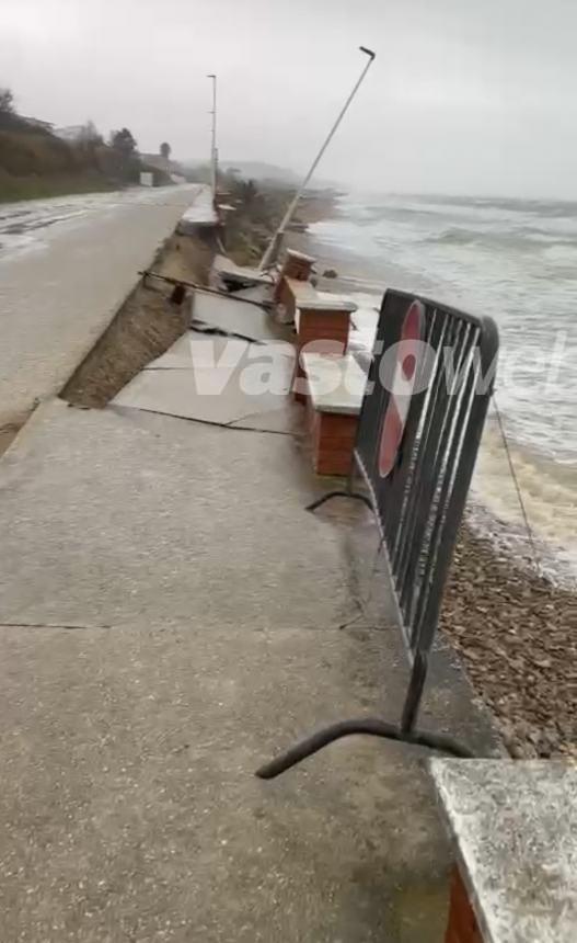 Pioggia e mareggiate, nuovo crollo sul lungomare nord di Casalbordino