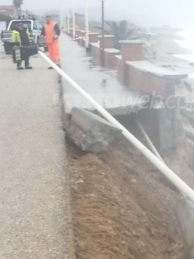 Pioggia e mareggiate, nuovo crollo sul lungomare nord di Casalbordino