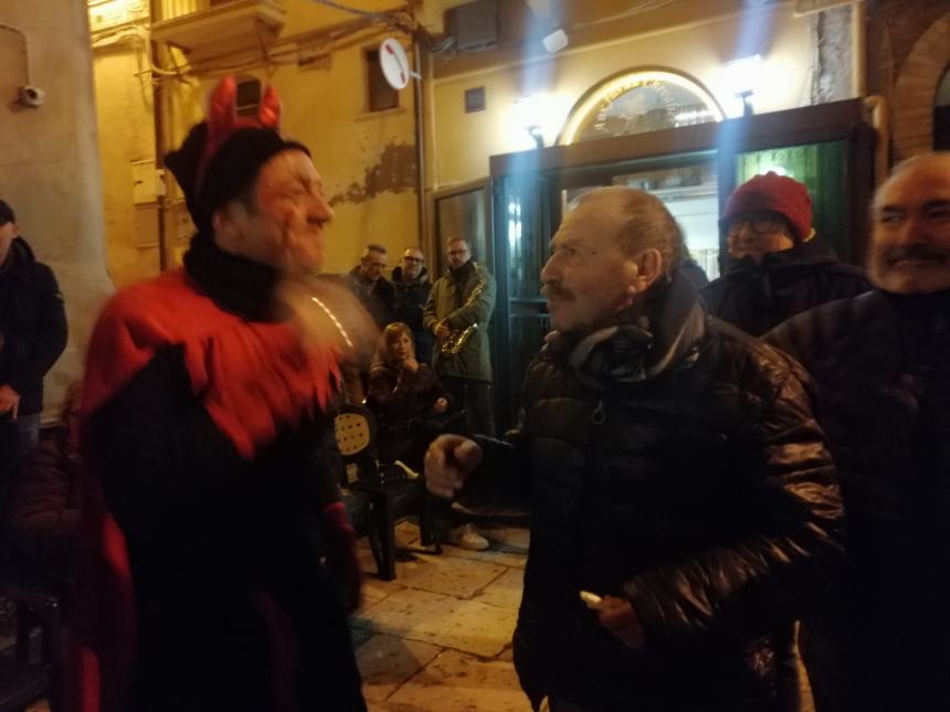 Vasto ha omaggiato "Lu Sand'Andunie" con due cori nel centro storico 