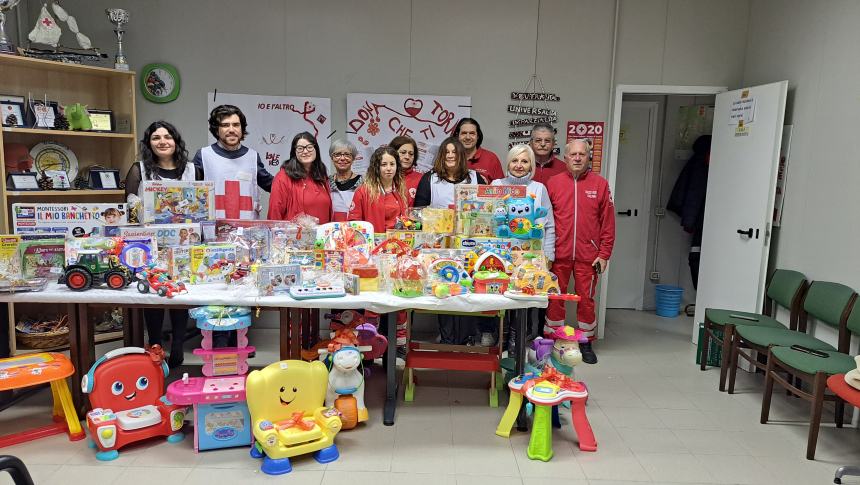 Sensibili e generosi, doni raccolti dalla Croce Rossa per bimbi meno fortunati