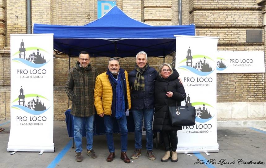 In tanti a Casalbordino per ammirare  la discesa della Befana dalla Torre Civica 