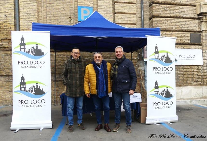 In tanti a Casalbordino per ammirare  la discesa della Befana dalla Torre Civica 