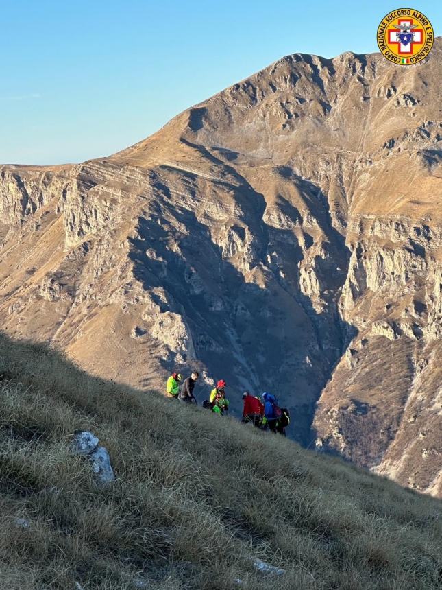 Escursionista si infortuna ad un arto sulla cresta del Monte Foltrone, salvato