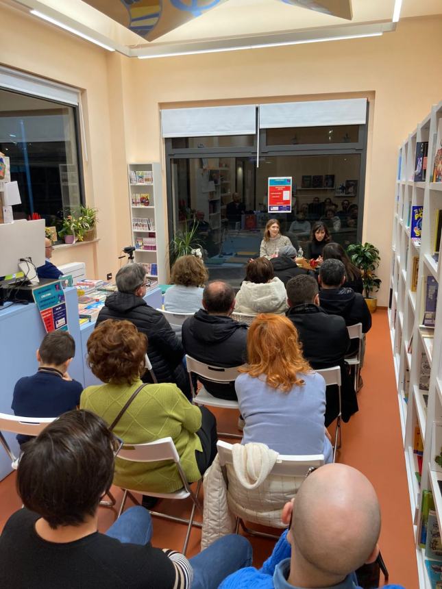 Presenze attente per scoprire la "Poesia dell'assenza" di Laura D'Angelo