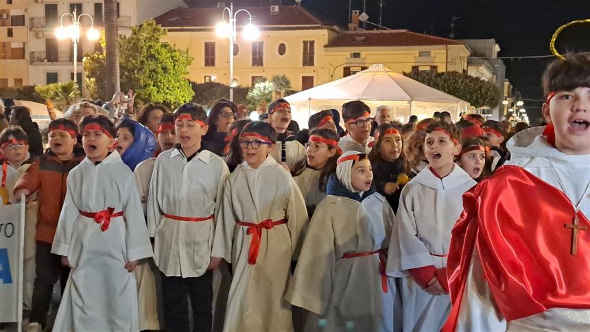 Impazza la tradizione del San Sebastiano, il canto coinvolge adulti e ragazzi