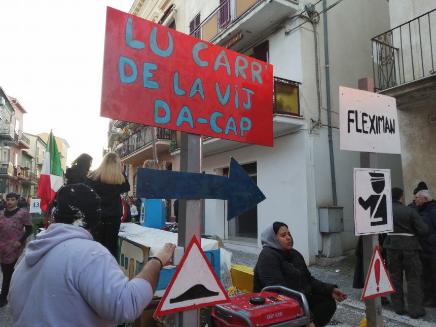 Bagno di folla al Carnevale di Scerni: "All'anno prossimo con la 50esima edizione" 