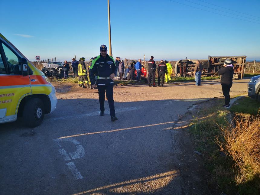 Si scontrano una macchina e un autocarro, alcuni feriti a Campomarino