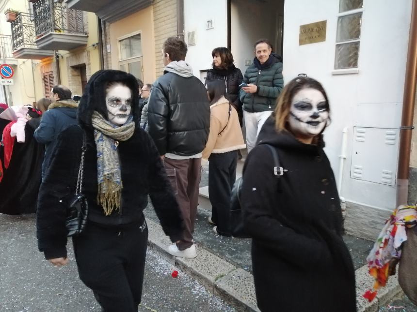 Bagno di folla al Carnevale di Scerni: "All'anno prossimo con la 50esima edizione" 