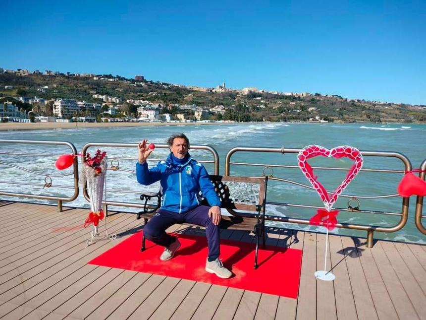 Scatti d'amore dal pontile della Marina: Gianni Bozzino regala a Vasto la location perfetta 