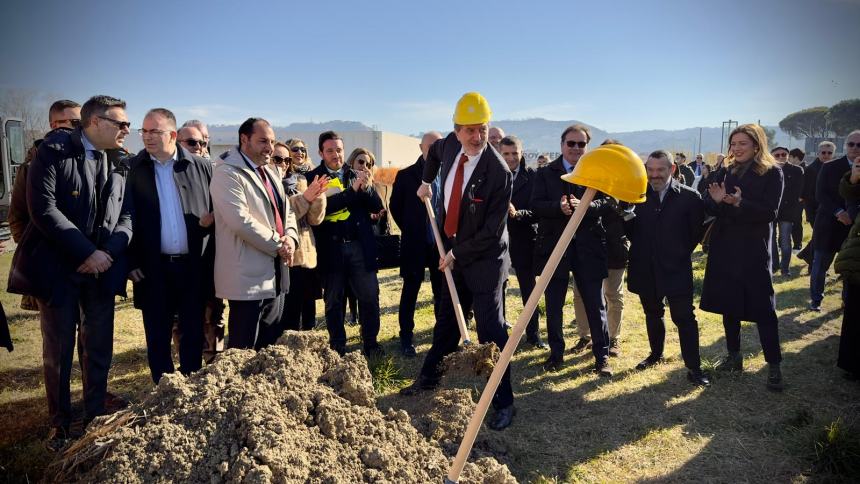 Pista più lunga e sicura  all’aeroporto d’Abruzzo: “Un momento storico”