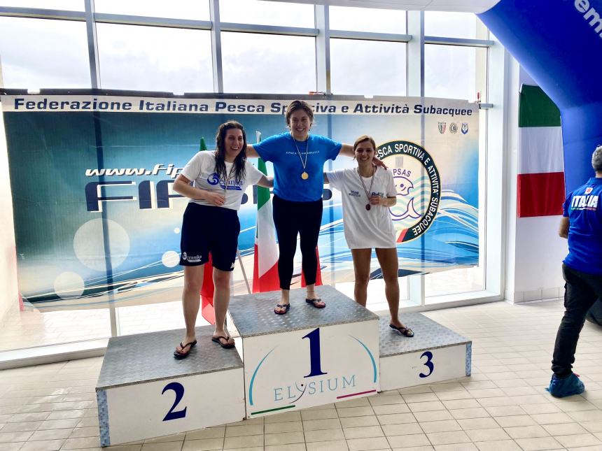 Pioggia di medaglie nei campionati italiani di nuoto per l’Apnea Team Abruzzo