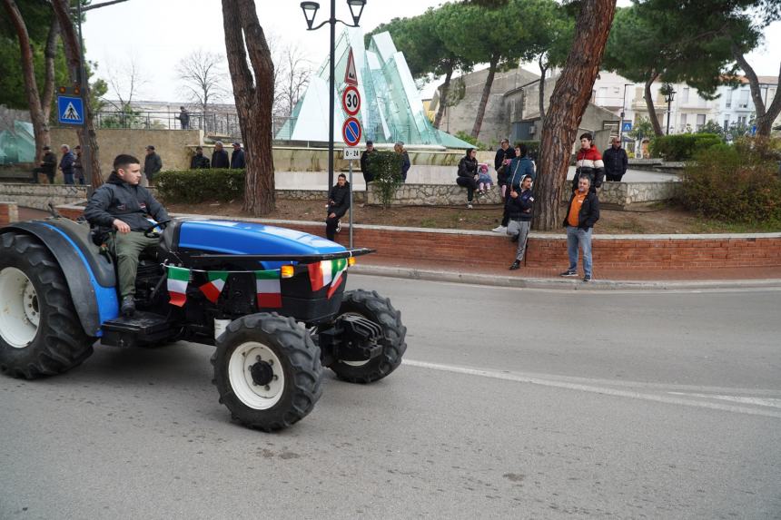 Oltre 100 trattori in marcia a San Salvo: “Chiediamo azzeramento Irpef”