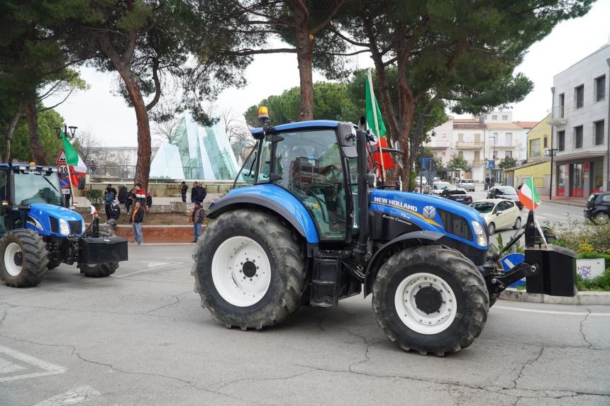 Oltre 100 trattori in marcia a San Salvo: “Chiediamo azzeramento Irpef”