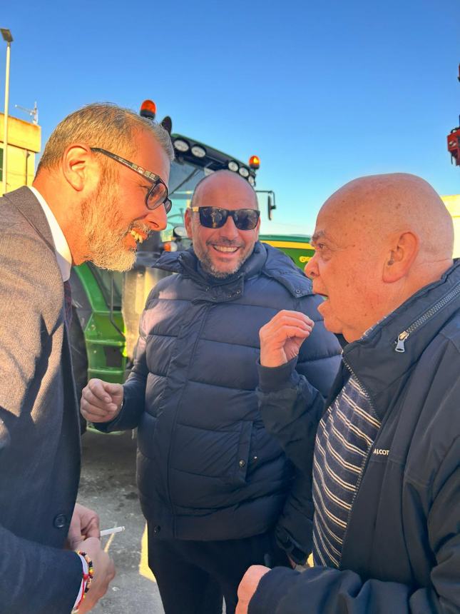 Protesta degli agricoltori, l'incontro col deputato La Salandra alla Marina di Chieuti