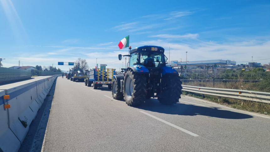 Uniti per l'Agricoltura: riparte il corteo di protesta dei trattori