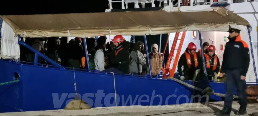 Sbarcati a Ortona 43 migranti tra cui 2 minori: "Efficiente la macchina organizzativa" 