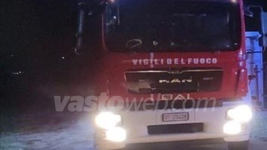 Forte esplosione e incendio in lavanderia, accorrono i Vigili del fuoco