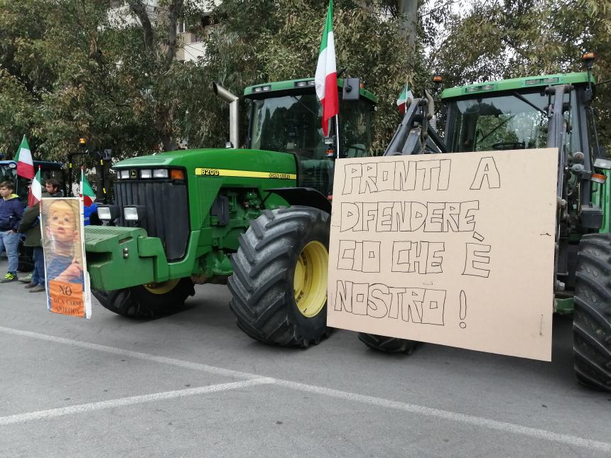 Oltre 100 trattori in marcia a San Salvo: “Chiediamo azzeramento Irpef”