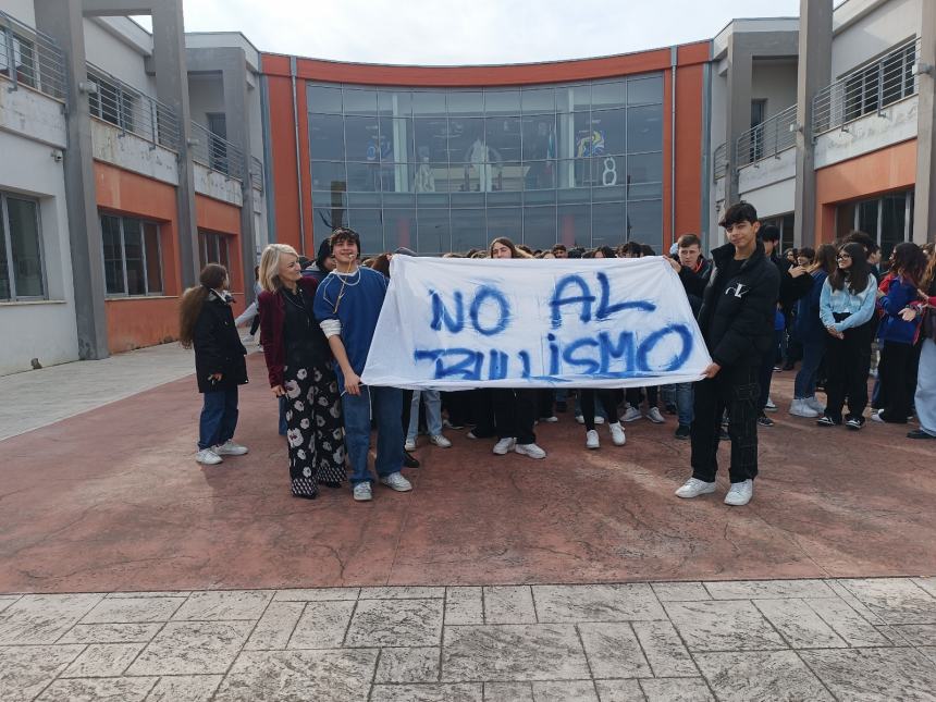 Al Pantini-Pudente flash mob di studenti per dire no al bullismo
