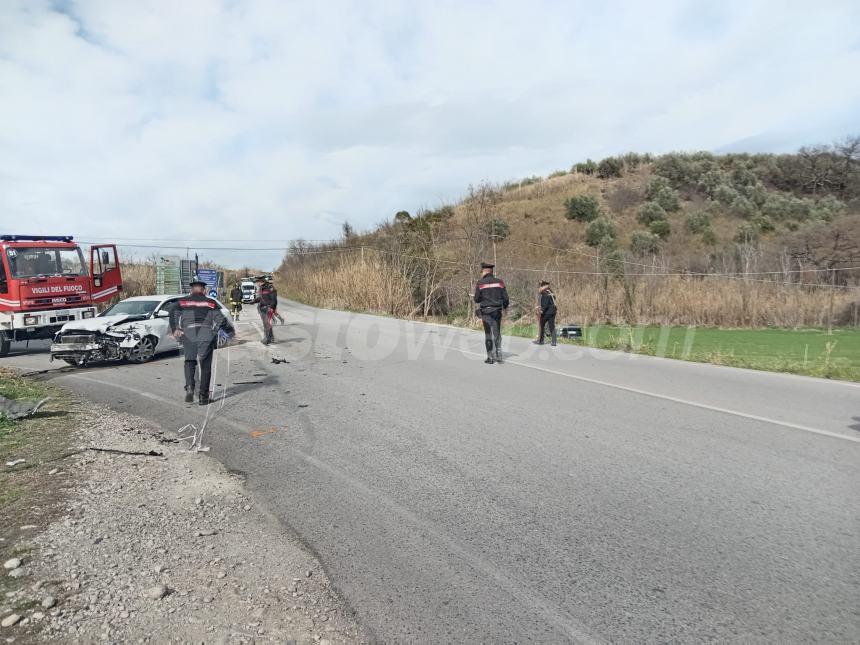 Scontro tra due auto, muore un uomo