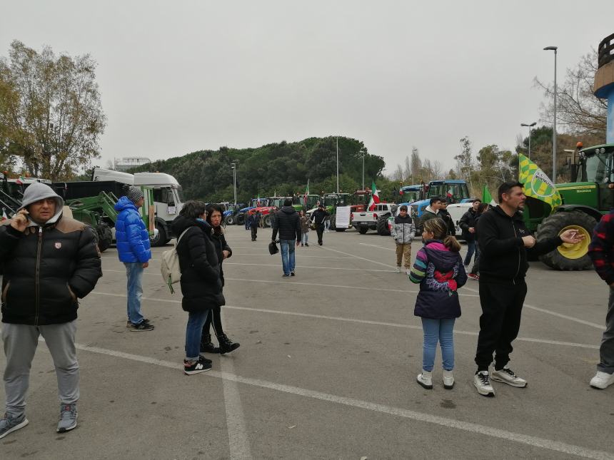 Oltre 100 trattori in marcia a San Salvo: “Chiediamo azzeramento Irpef”