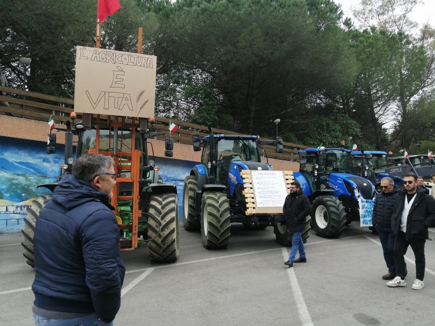 Oltre 100 trattori in marcia a San Salvo: “Chiediamo azzeramento Irpef”