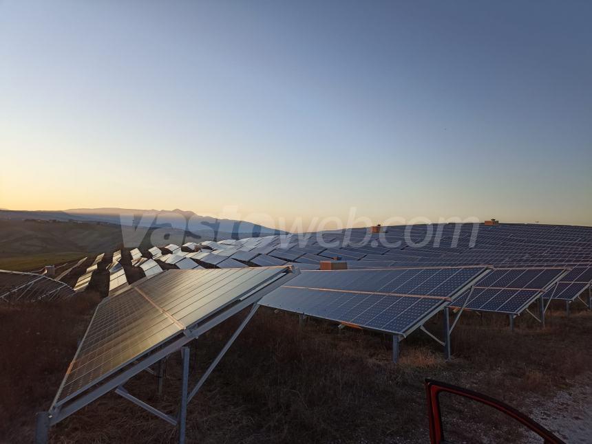 Pannelli fotovoltaici in fiamme a Furci, intervento dei Vigili del fuoco