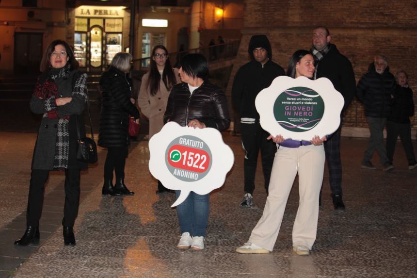 Sit-in a Vasto contro la violenza di genere: “Per una società fondata sul rispetto”